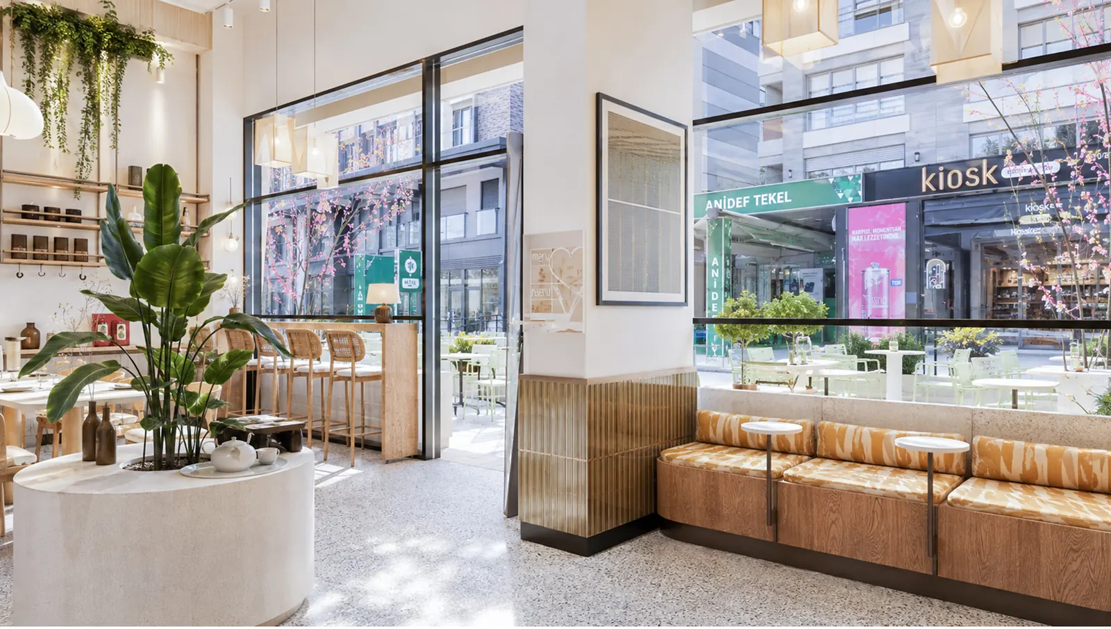 Cadde manzaralı pencere önü oturma alanı